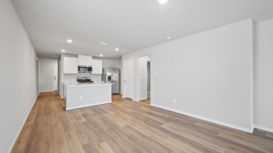 Representative unfurnished interior of a home built from the Caprock by D.R. Horton in Sunnycreek, Crowley (Image 15).