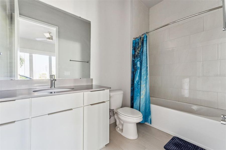 Furnished interior view inside a new home in , Kissimmee (Image 9).