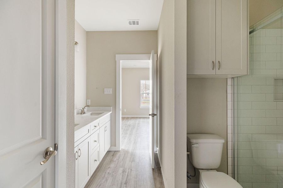 Furnished interior view inside a new home in , Bryan (Image 5).