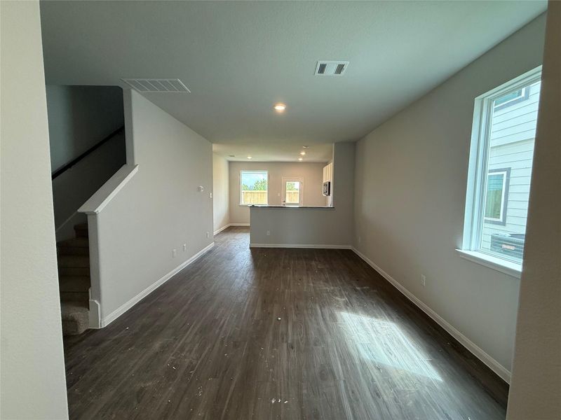 Spacious, unfurnished interior of a new home in Cliffstone Hills, Conroe (Image 5). Spacious, unfurnished interior of a new home in Cliffstone Hills, Conroe (Image 5).