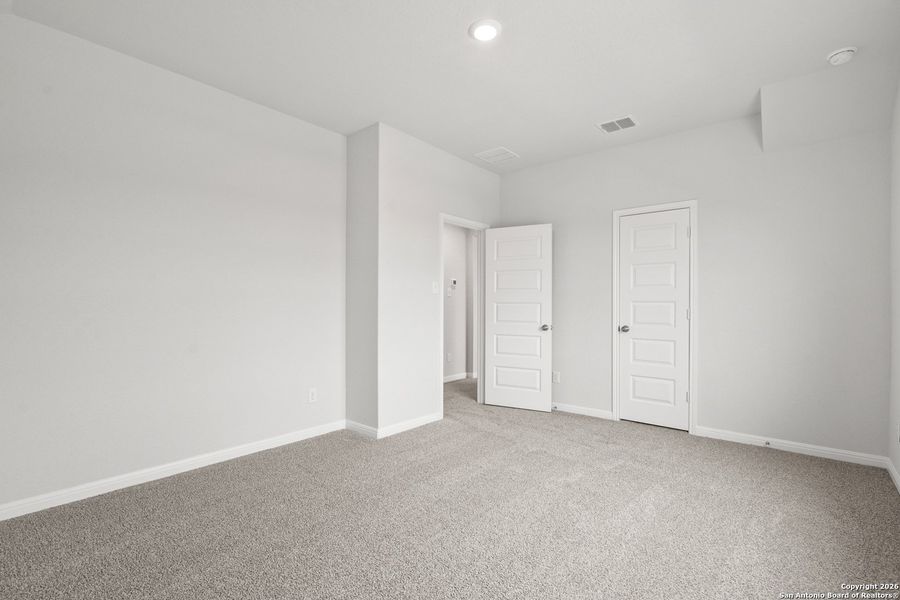 Spacious, unfurnished interior of a new home in Cinco Lakes, San Antonio (Image 17).