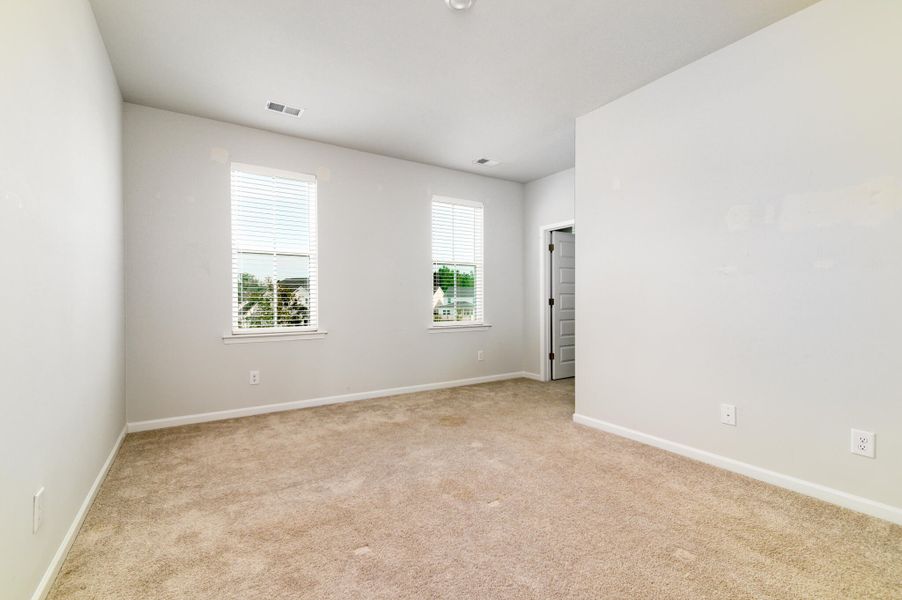 Spacious, unfurnished interior of a new home in , Summerville (Image 35).