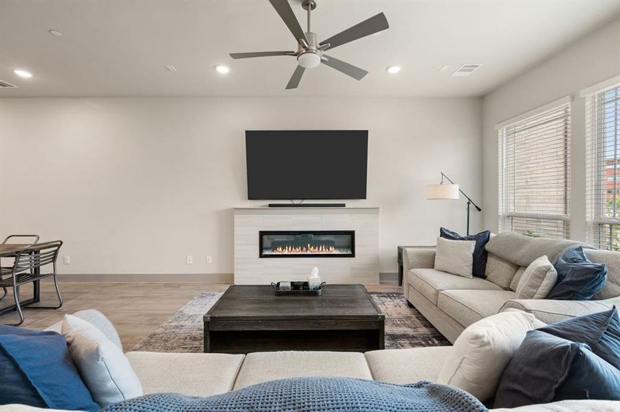 Furnished interior view inside a new home in , Farmers Branch (Image 7).