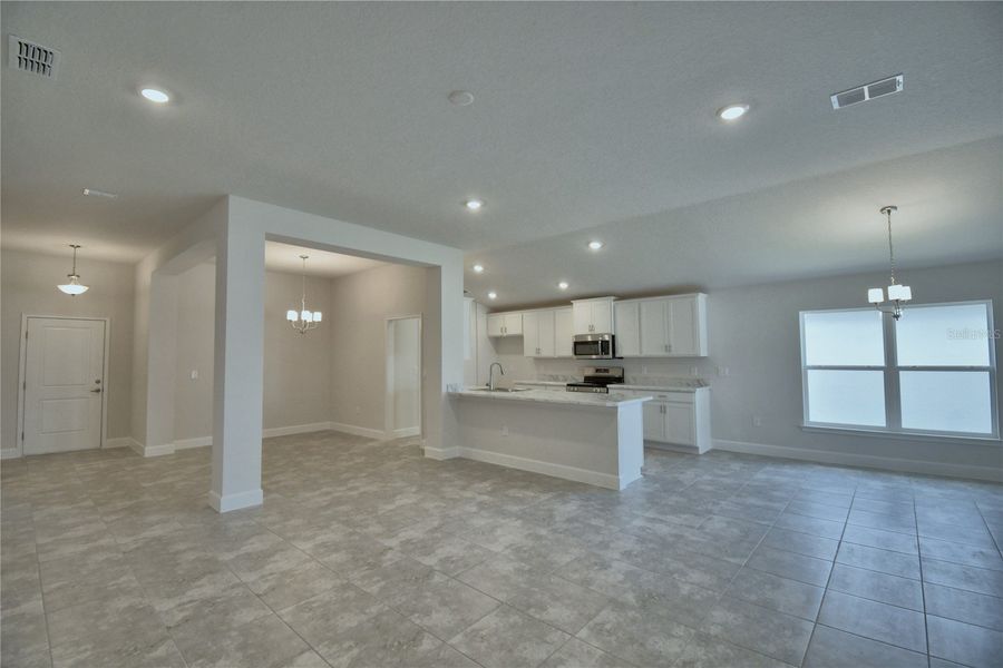 Spacious, unfurnished interior of a new home in Cadence Crossing, Auburndale (Image 14).