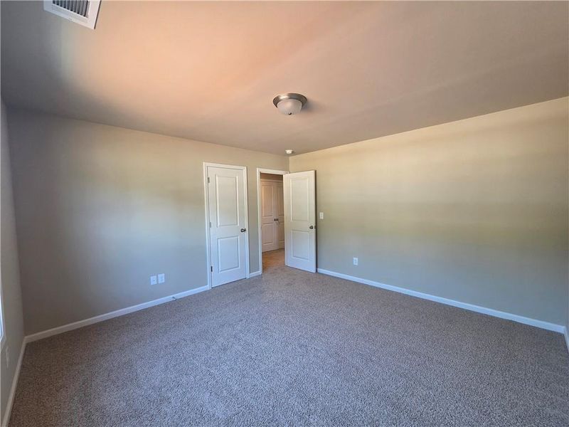 Spacious, unfurnished interior of a new home in , Bethlehem (Image 28).