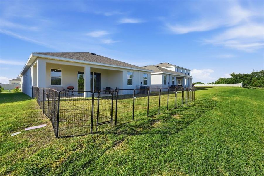Exterior details and patio area of a home in Silverstone North, Palmetto (Image 25).
