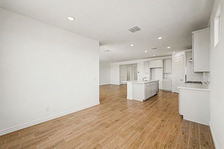 Spacious, unfurnished interior of a new home in Miravida, Surprise (Image 8).