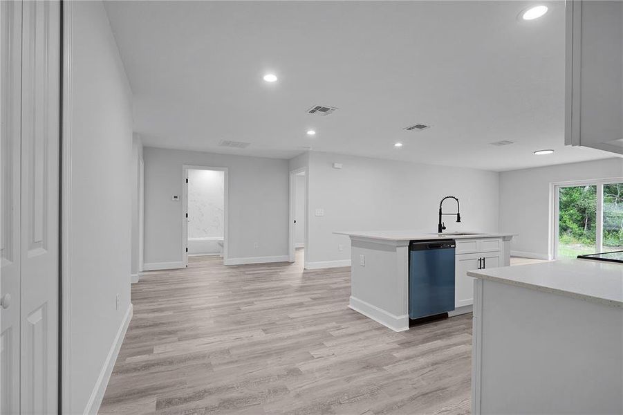Spacious, unfurnished interior of a new home in , Ocala (Image 17).
