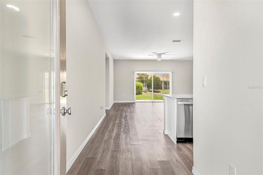 Spacious, unfurnished interior of a new home in , Weeki Wachee (Image 40).