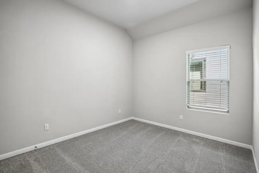 Spacious, unfurnished interior of a new home in Trinity Ranch, Elgin (Image 31).