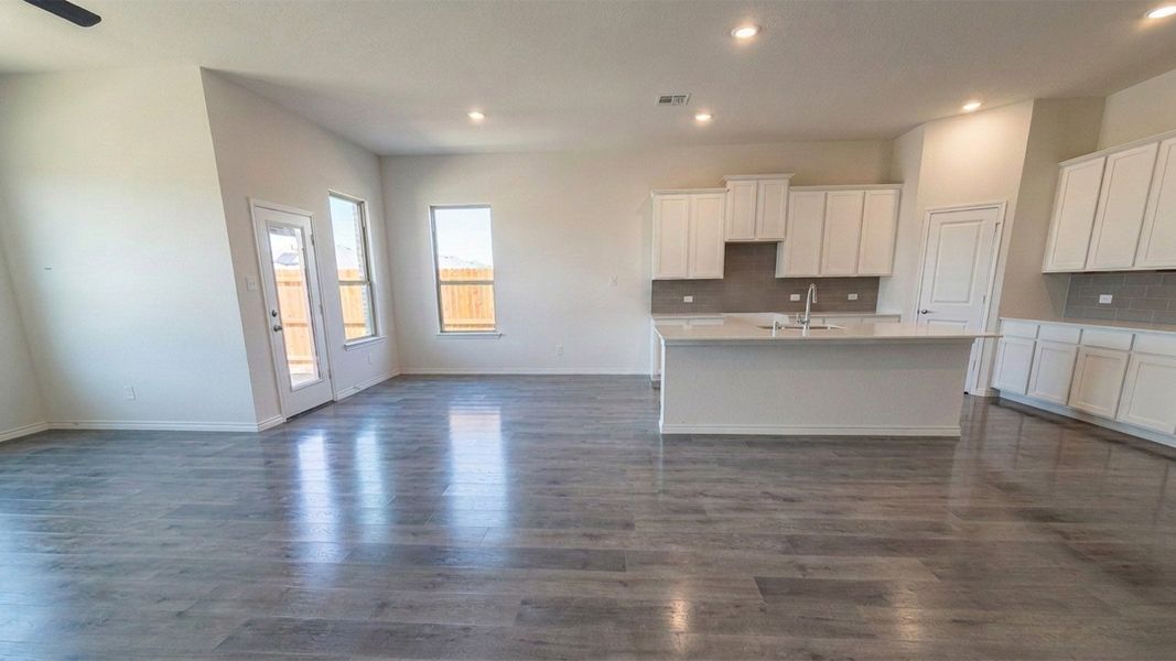 Spacious, unfurnished interior of a new home in Lakewood Trails, Forney (Image 13). Spacious, unfurnished interior of a new home in Lakewood Trails, Forney (Image 13).