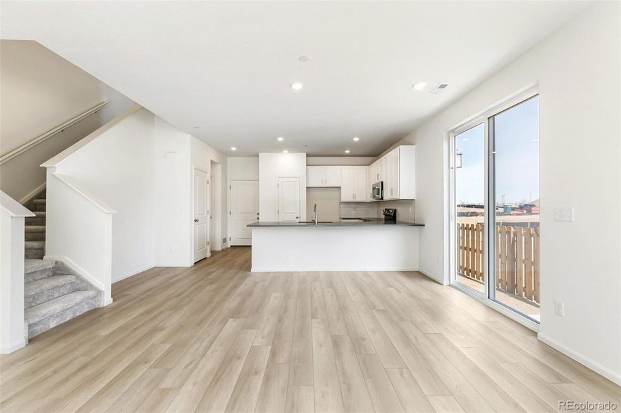 Spacious, unfurnished interior of a new home in Turnberry, Commerce City (Image 17).
