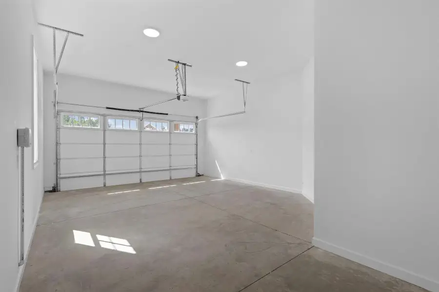 Spacious, unfurnished interior of a new home in Laurel View, Suwanee (Image 21). Spacious, unfurnished interior of a new home in Laurel View, Suwanee (Image 21).