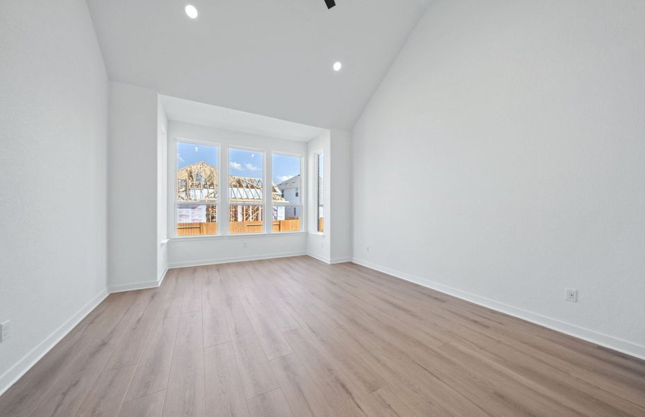 Spacious, unfurnished interior of a new home in 6 Creeks, Kyle (Image 39).