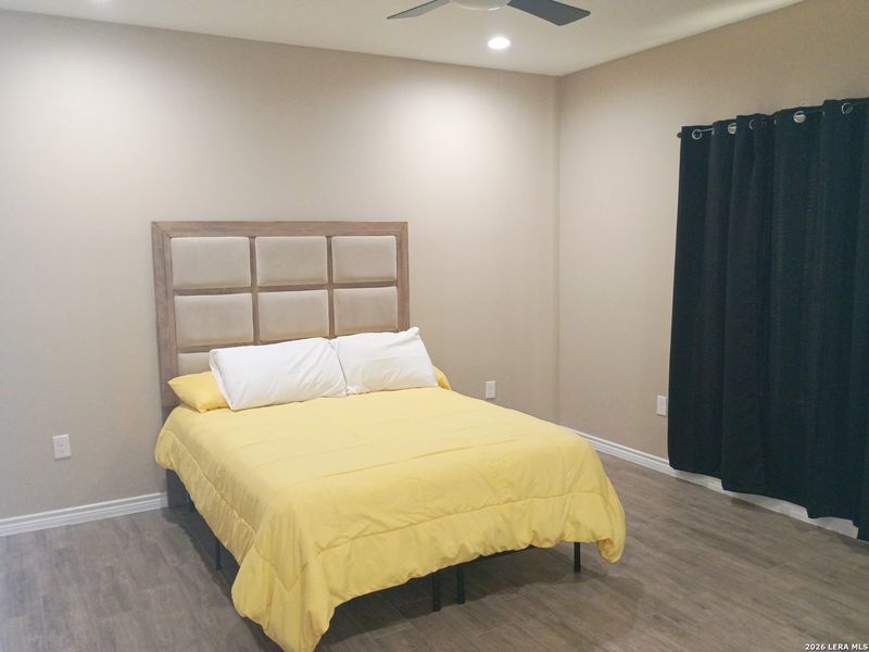 Furnished interior view inside a new home in , Del Rio (Image 11).
