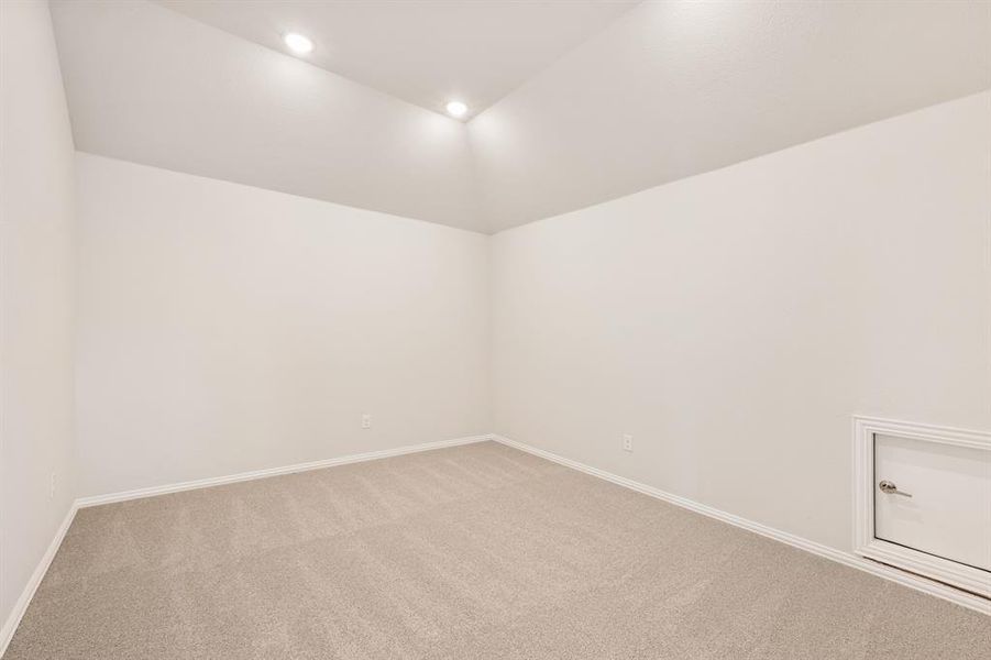 Spacious, unfurnished interior of a new home in Sunrise at Garden Valley 60-79, Waxahachie (Image 27). Spacious, unfurnished interior of a new home in Sunrise at Garden Valley 60-79, Waxahachie (Image 27).