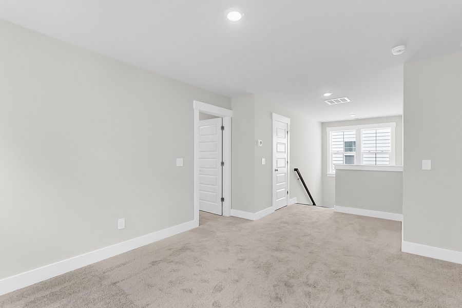 Spacious, unfurnished interior of a new home in Pineland Preserve, Summerville (Image 47).