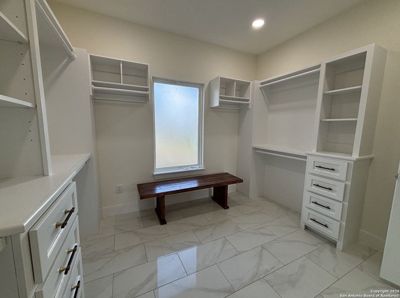 Furnished interior view inside a new home in , Uvalde (Image 12).