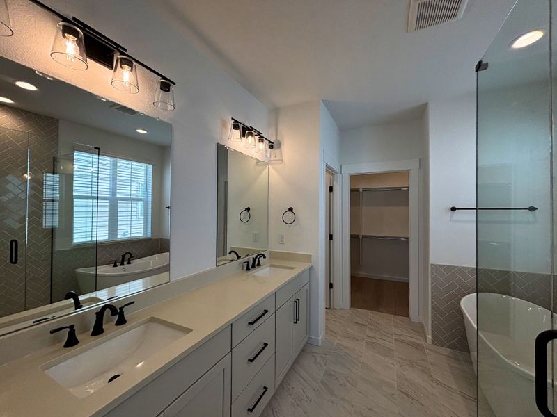 8895 S. Riviera - Primary Bathroom