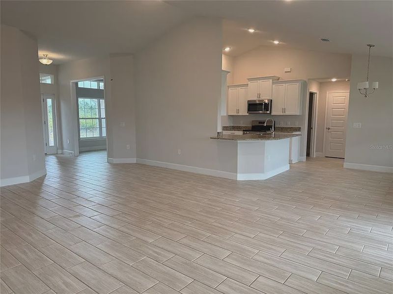 Spacious, unfurnished interior of a new home in South Gulf Cove, Port Charlotte (Image 8).