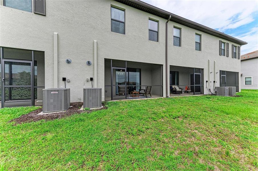 Exterior details and patio area of a home in , Lakewood Ranch (Image 23).