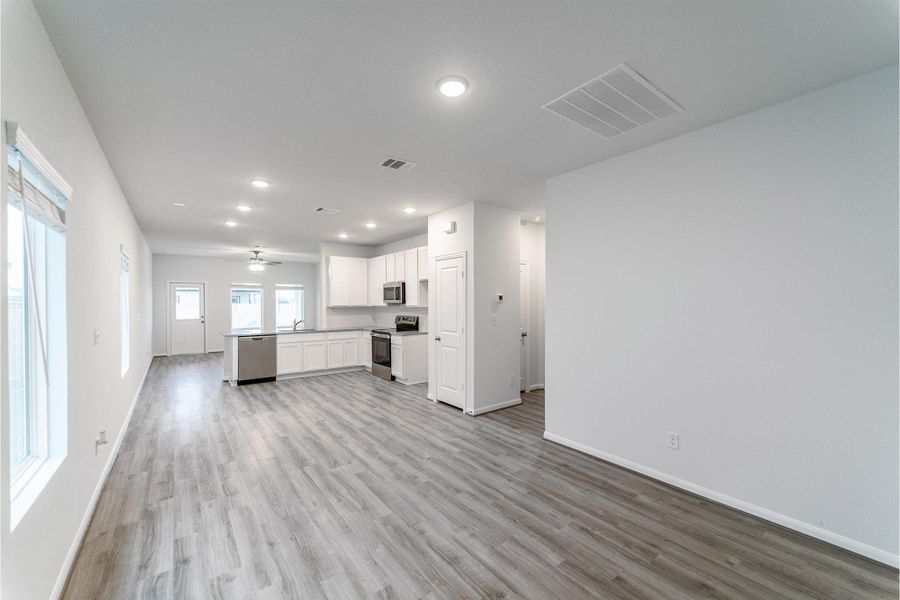 Spacious, unfurnished interior of a new home in Cool Water, Jarrell (Image 10).
