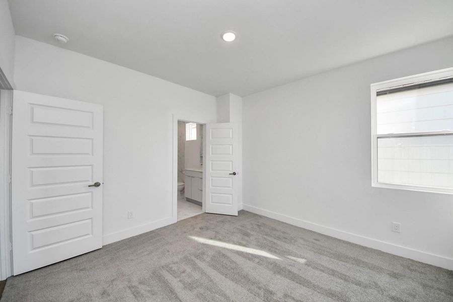 Spacious, unfurnished interior of a new home in , Houston (Image 26).