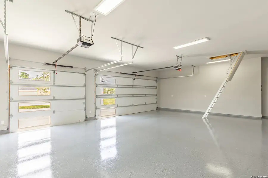Spacious, unfurnished interior of a new home in , Bulverde (Image 25).