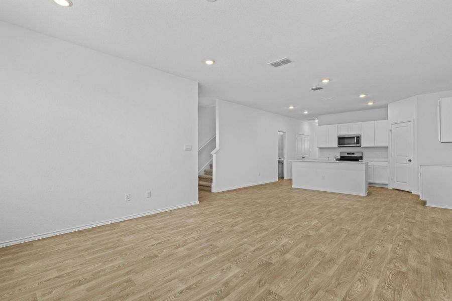 Spacious, unfurnished interior of a new home in Valverde, Bastrop (Image 21).