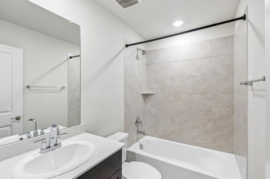 Ensuite bathroom to second primary