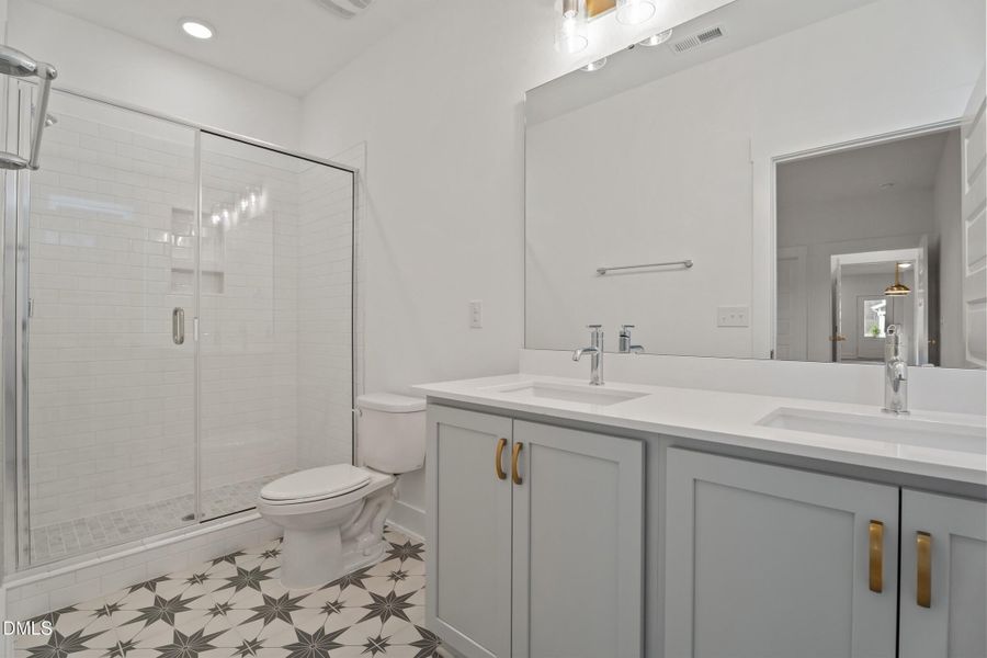Main Bath - Sonny & Cher Interior