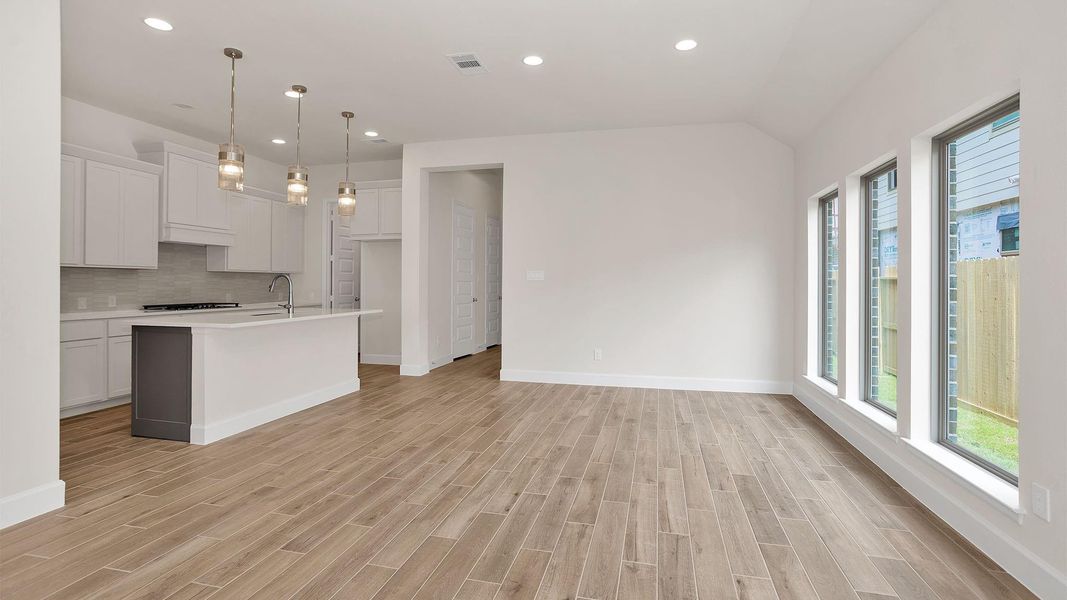 Spacious, unfurnished interior of a new home in Cross Creek West, Fulshear (Image 9). Spacious, unfurnished interior of a new home in Cross Creek West, Fulshear (Image 9).