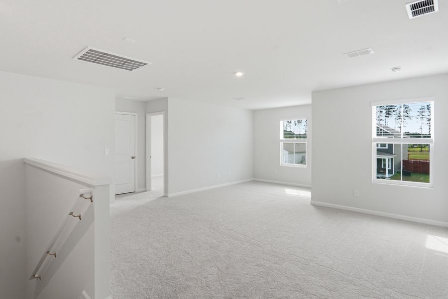 Spacious, unfurnished interior of a new home in Sanctuary Cove at Cane Bay, Summerville (Image 37).