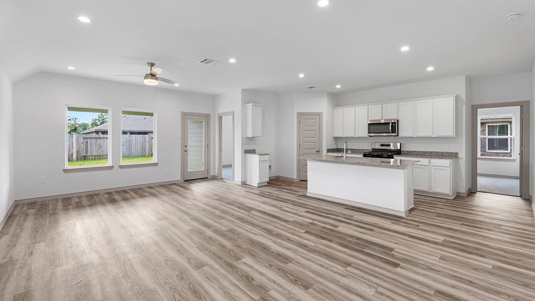 Spacious, unfurnished interior of a new home in Reserve at Mallard Lakes, Orange (Image 18).