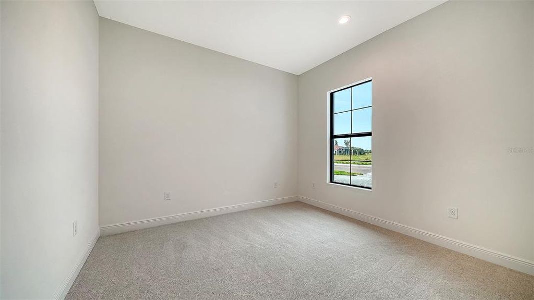 Spacious, unfurnished interior of a new home in Tideline, Bradenton (Image 42).