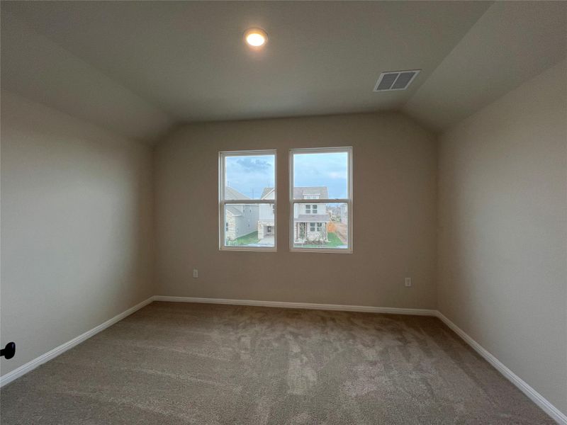 Spacious, unfurnished interior of a new home in Rolling Glen, Hutto (Image 23).