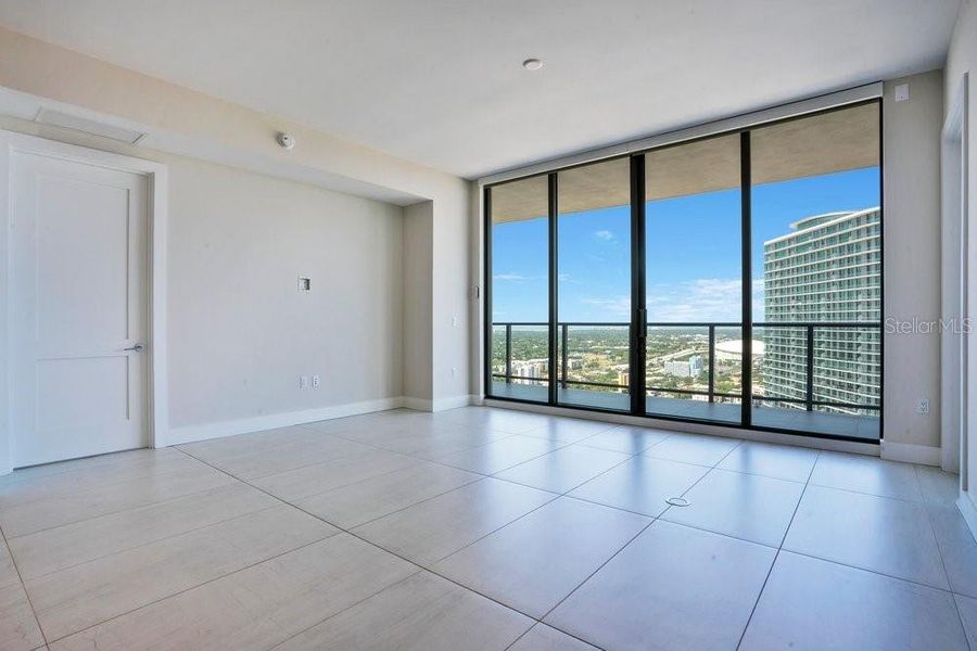 Spacious, unfurnished interior of a new home in , St. Petersburg (Image 57).