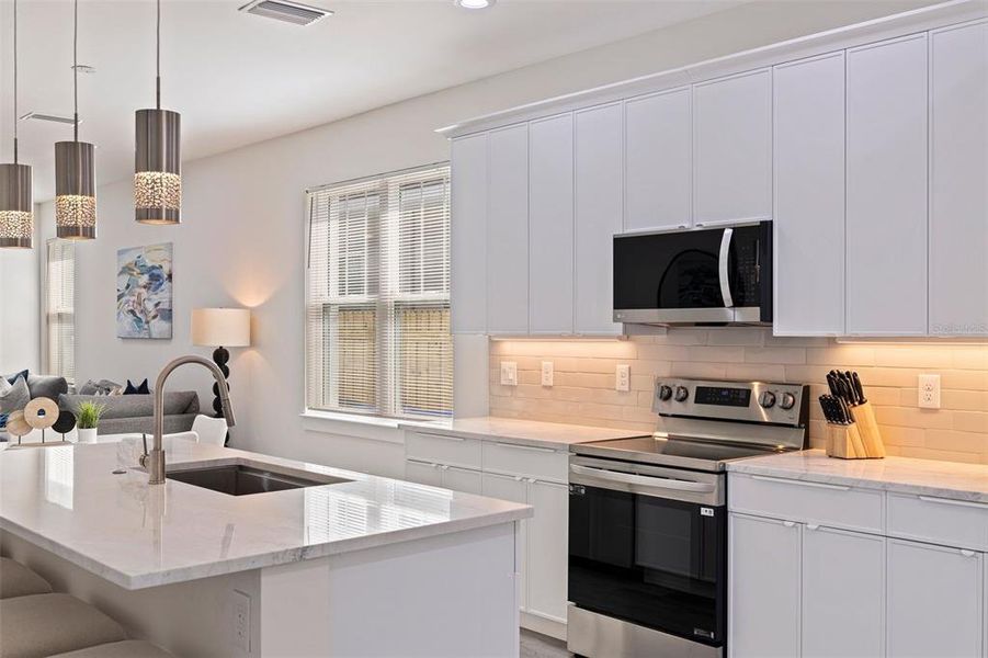 Great kitchen with 42" upper cabinets Great kitchen with 42" upper cabinets