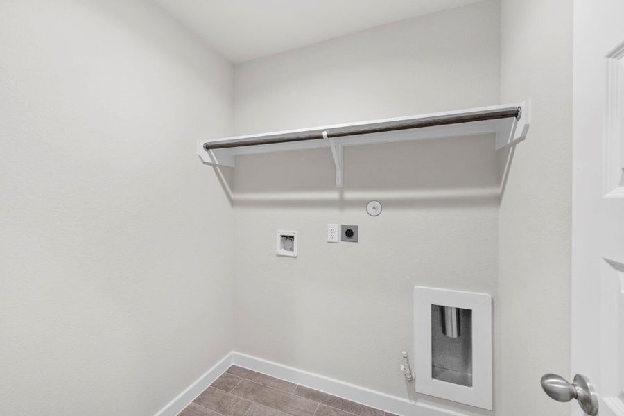 Spacious, unfurnished interior of a new home in Briarwood Crossing, Rosenberg (Image 22).