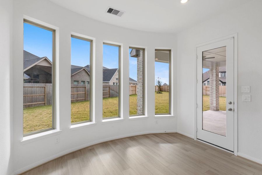 Spacious, unfurnished interior of a new home in Valencia, Manvel (Image 15).