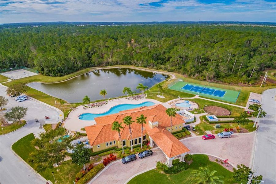 Community amenities in , Poinciana (Image 28).