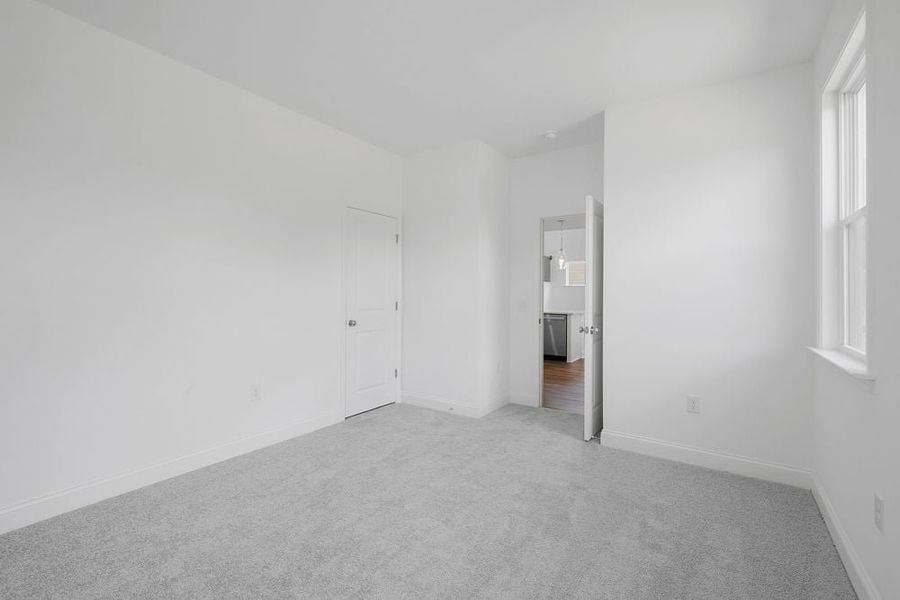 Representative unfurnished interior of a home built from the Aiken by Taylor Morrison in Kennison Creek, Cumming (Image 25).