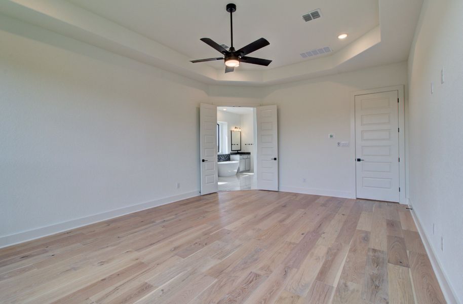 Representative unfurnished interior of a home built from the Signature Series - Partridge by DRB Homes in Oaks at San Gabriel, Georgetown (Image 18). Representative unfurnished interior of a home built from the Signature Series - Partridge by DRB Homes in Oaks at San Gabriel, Georgetown (Image 18).