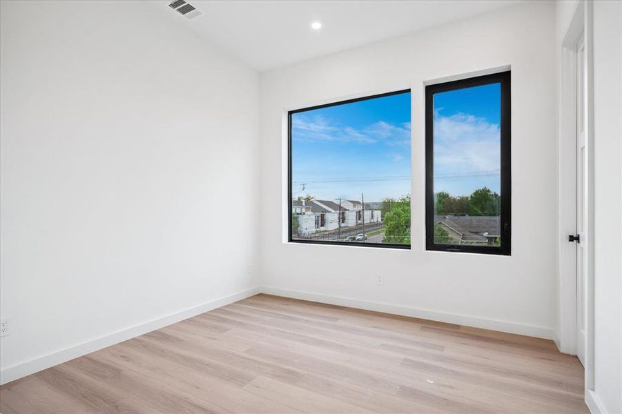 Spacious, unfurnished interior of a new home in , Dallas (Image 23).