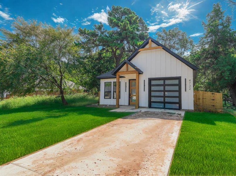 Front exterior of a new home in , Dallas, TX, highlighting curb appeal (Image 1). Front exterior of a new home in , Dallas, TX, highlighting curb appeal (Image 1).