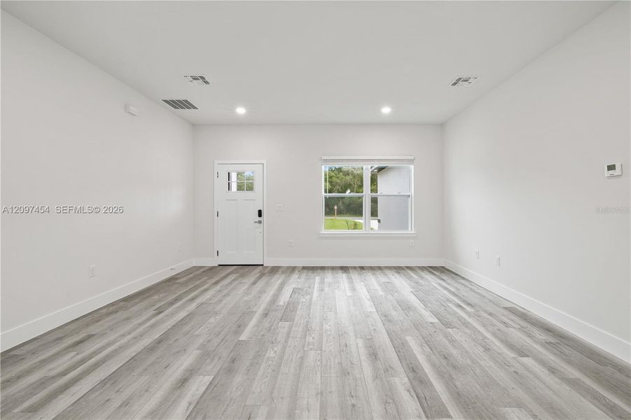 Spacious, unfurnished interior of a new home in , Ocala (Image 32).