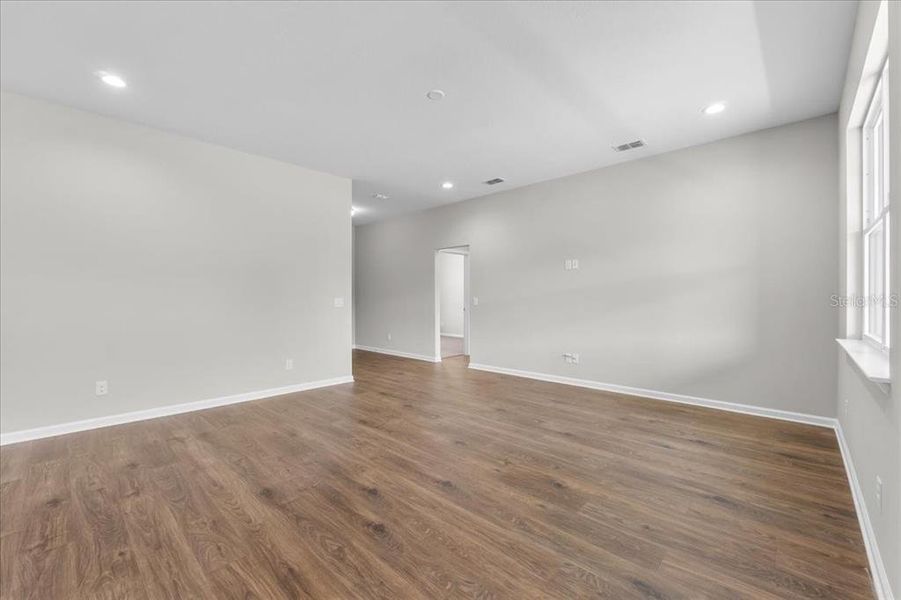Spacious, unfurnished interior of a new home in , Mulberry (Image 17).