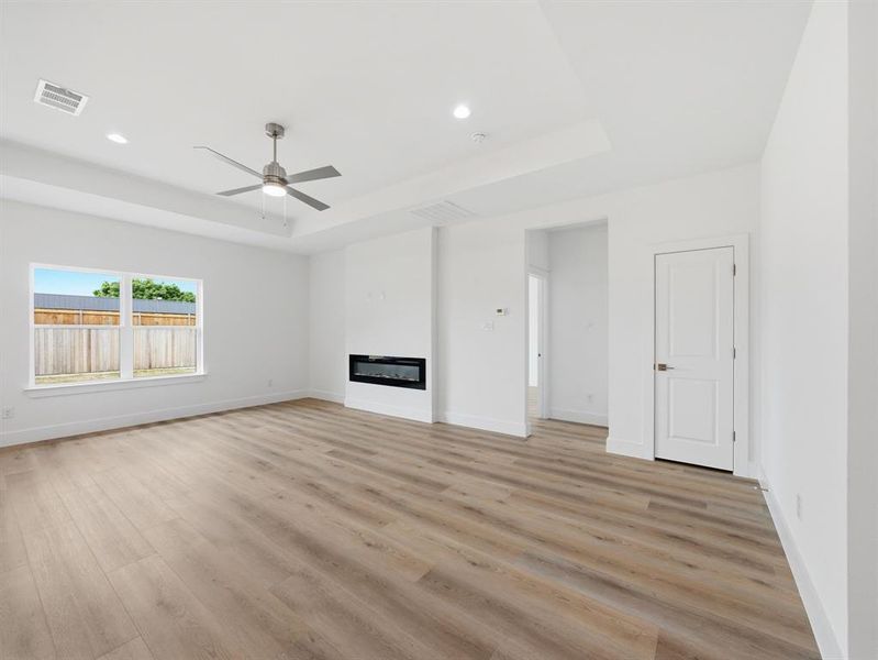 Spacious, unfurnished interior of a new home in , Grand Prairie (Image 11).