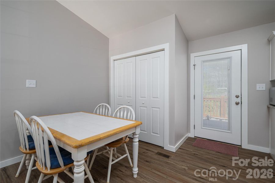 Dining Area Dining Area