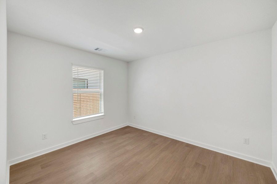 Spacious, unfurnished interior of a new home in Summerview, Fulshear (Image 38).